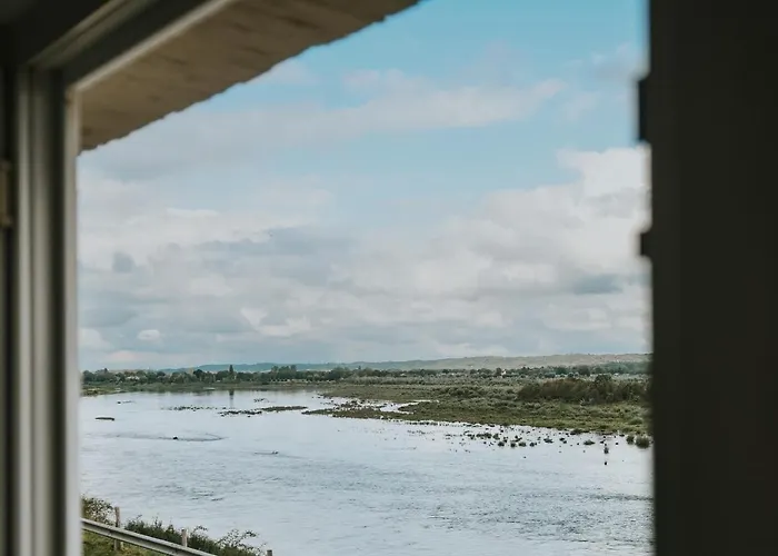 Maas Suites - The River House With Private Sauna